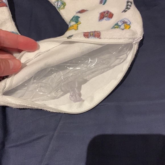 ✏️🆓 with $20purchase Travel Pillow & Kushies Pink & brown burp cloth for babies - Picture 13 of 16